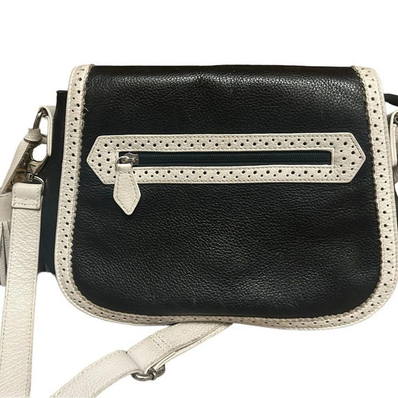 Danier beautiful saddle purse in mint condition. Crossbody with tassles - Picture 3 of 9